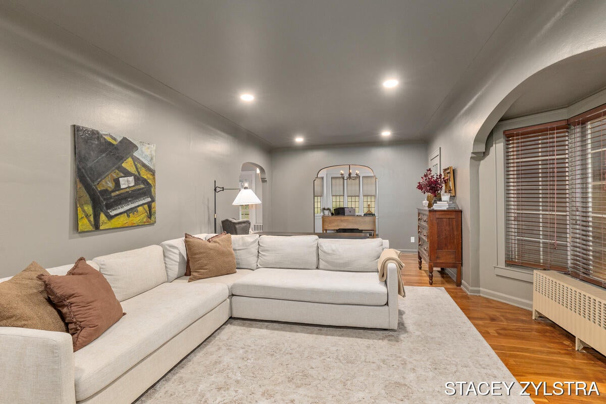 3331 Fulton Street E