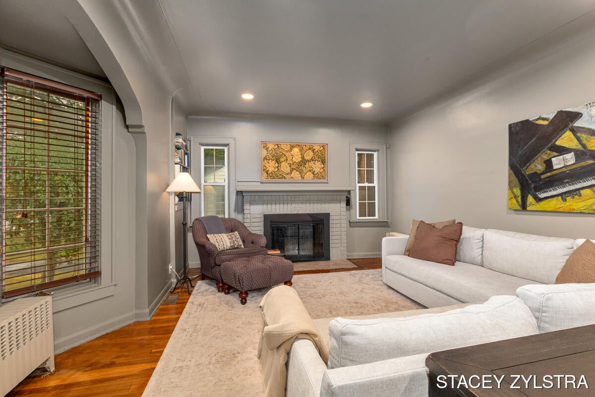 3331 Fulton Street E