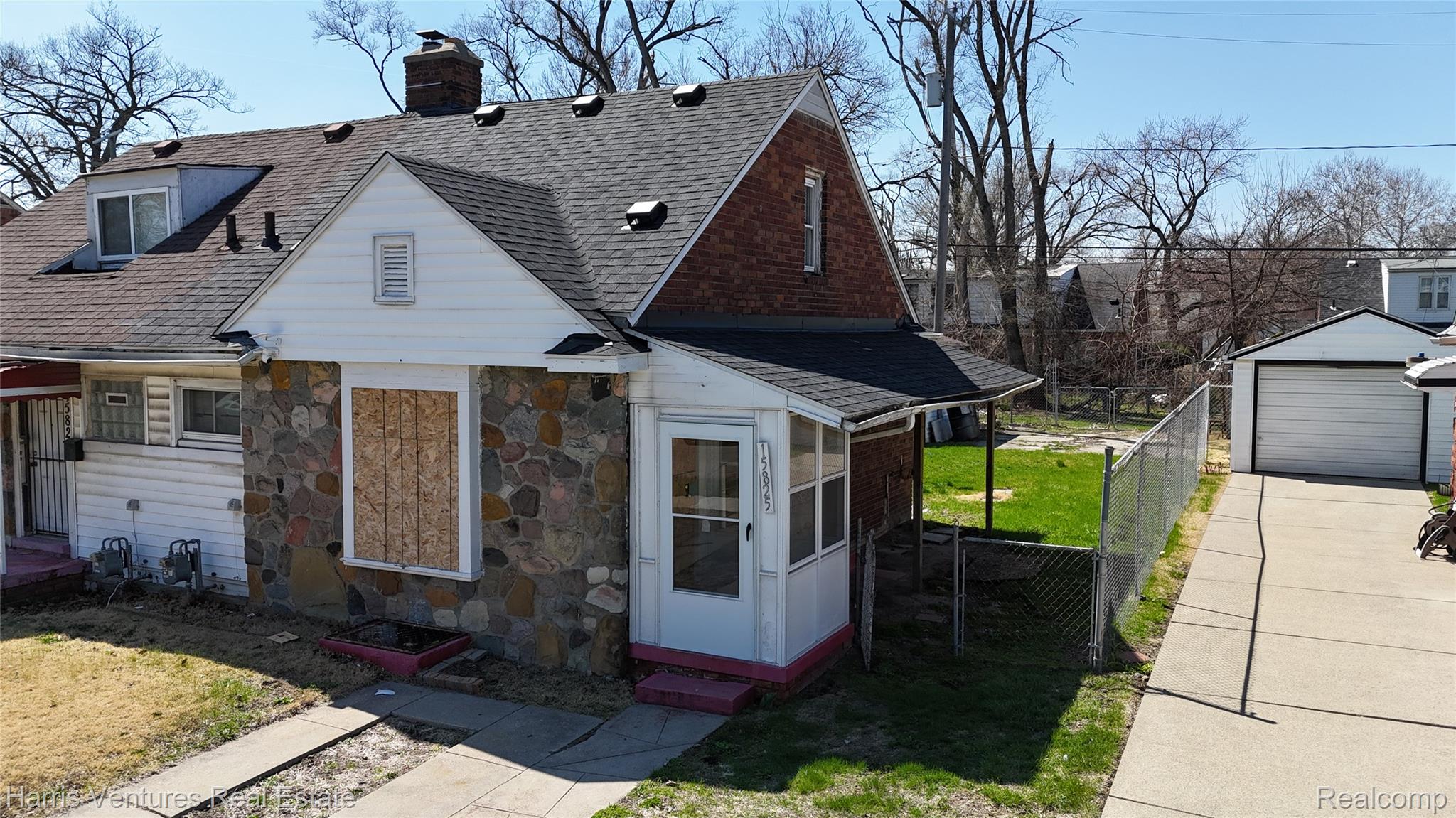 15825 Pinehurst Street