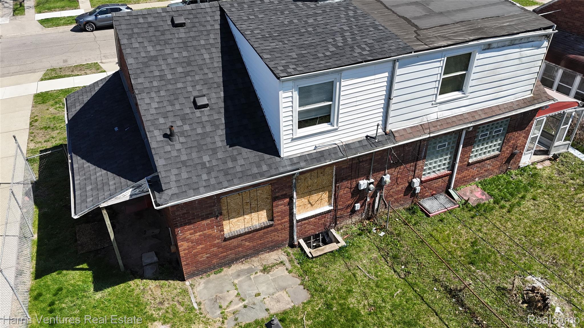 15825 Pinehurst Street