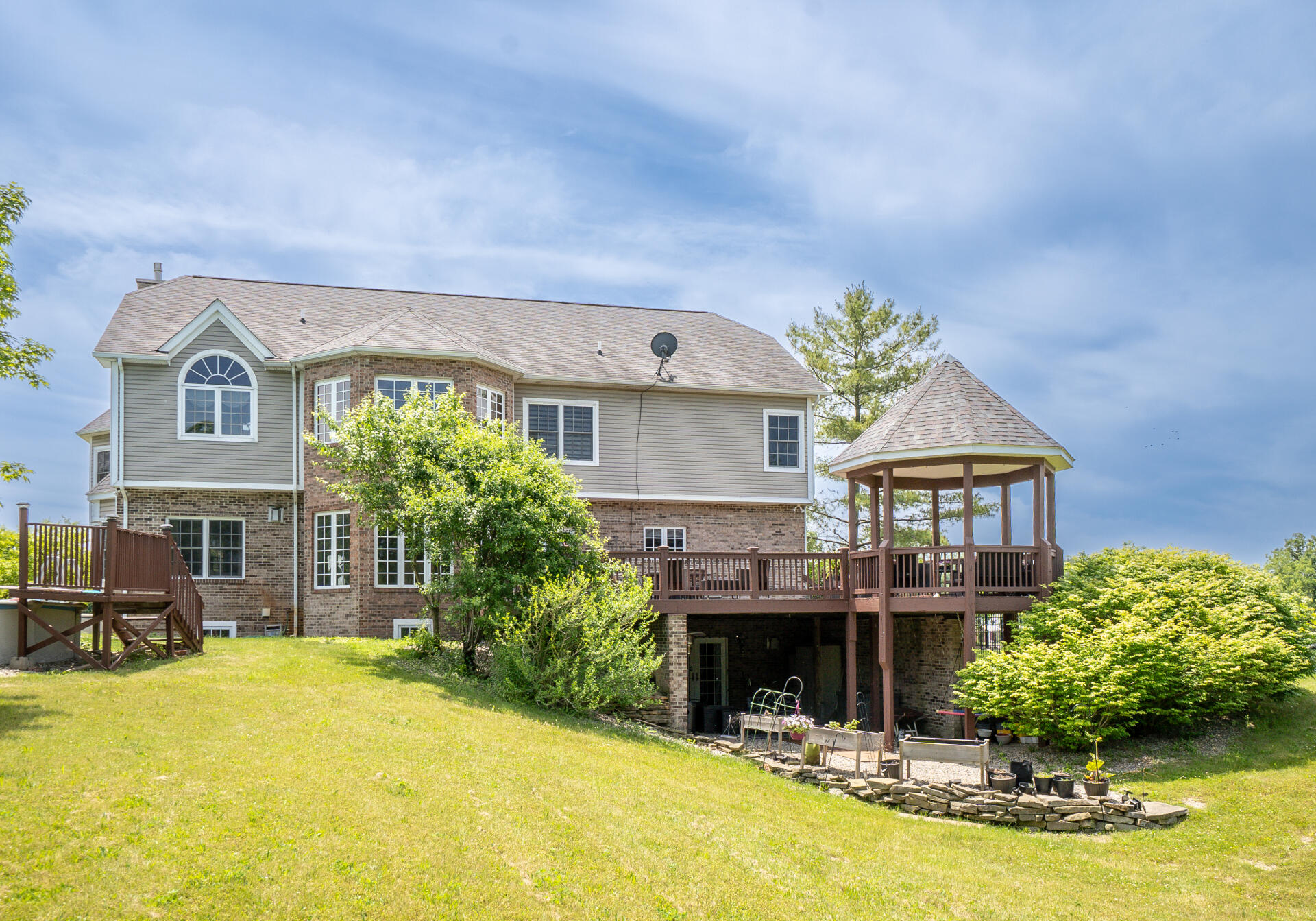 5050 Pleasant Lake Road