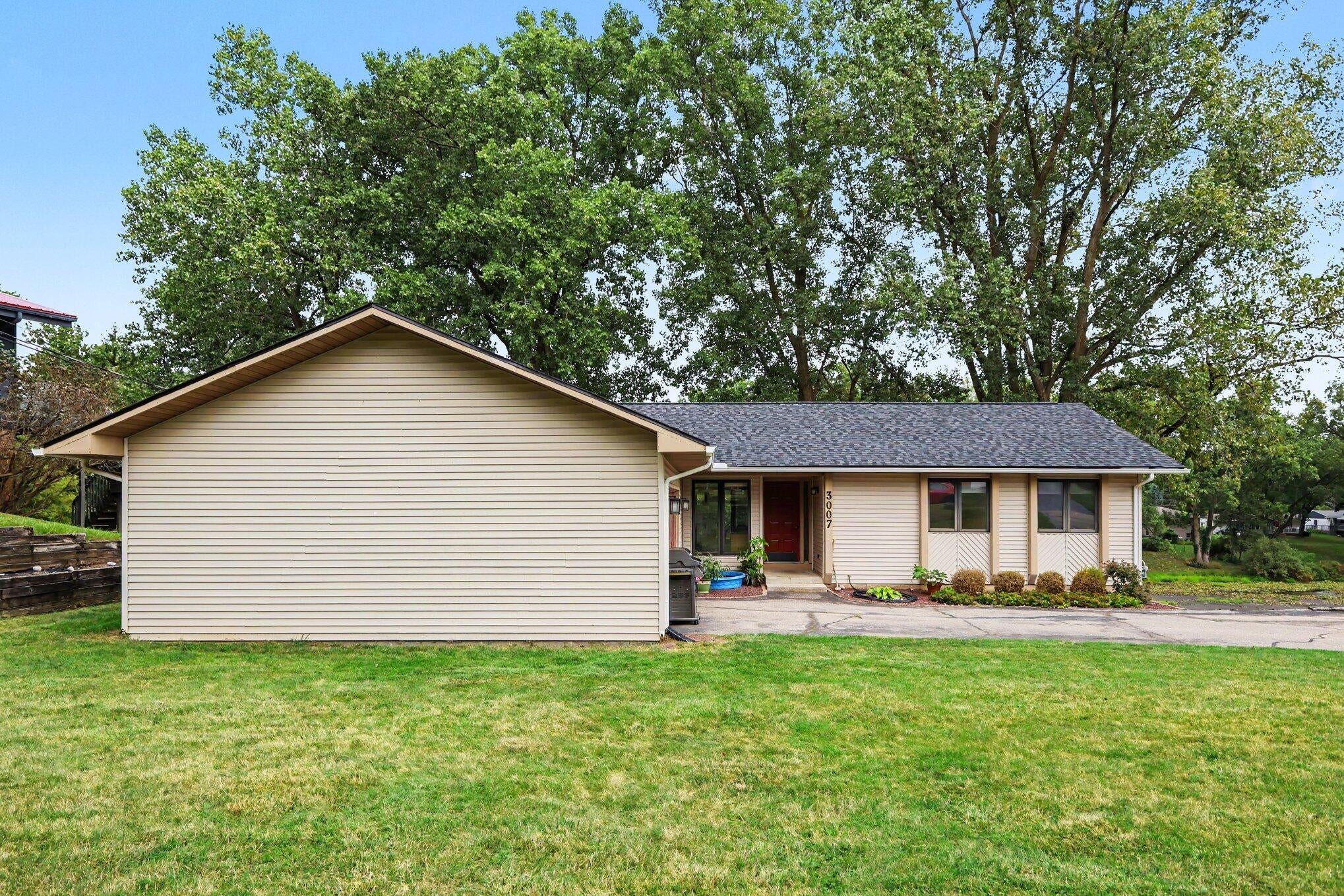 3007 Moraine Drive