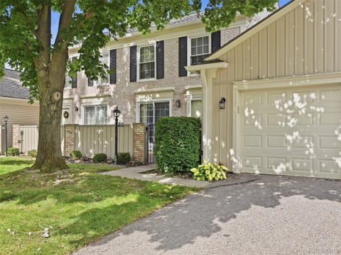 Photo of 1204 Kings Cove Drive, Rochester Hills City, MI 48306 (MLS # 20261073697)