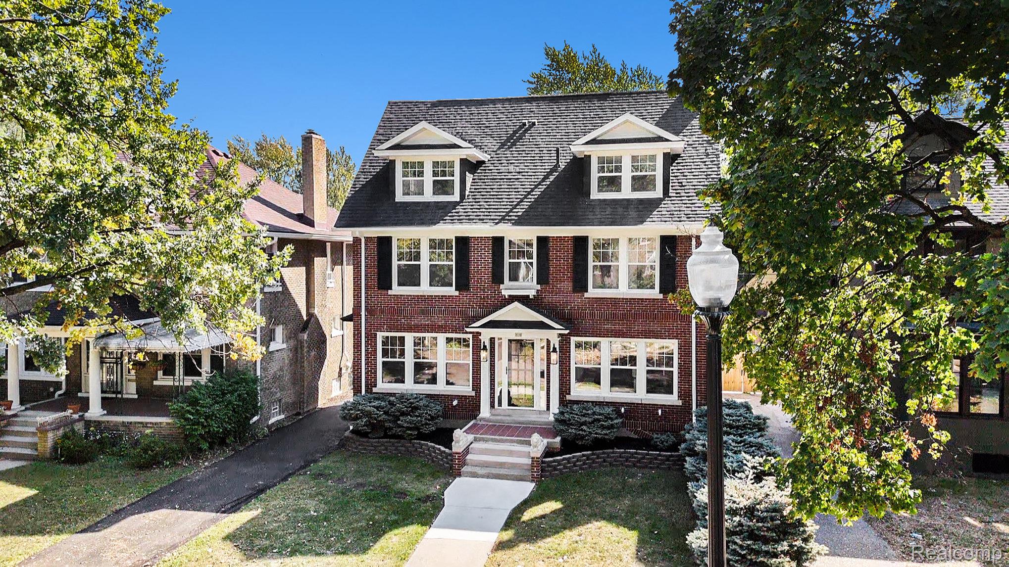 1467 Longfellow Street