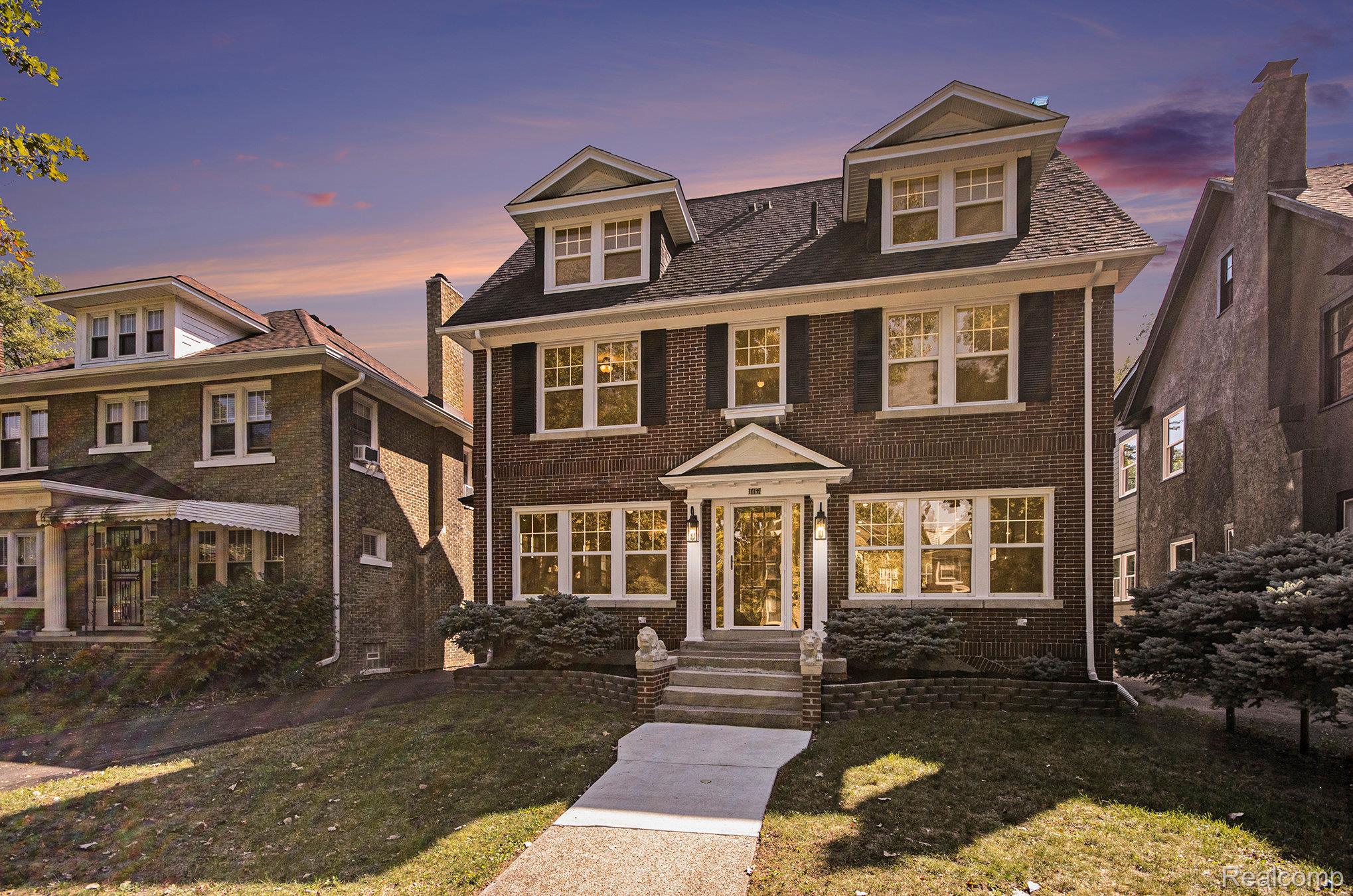 1467 Longfellow Street