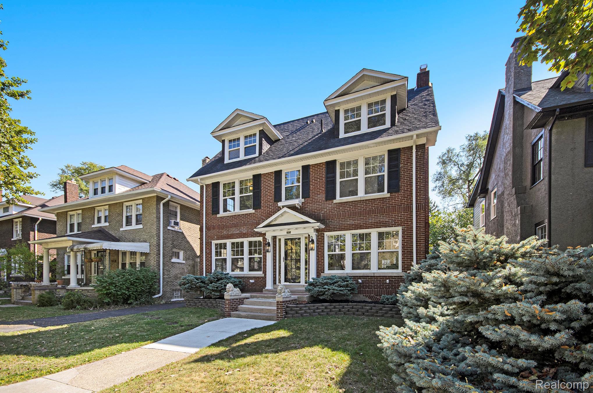 1467 Longfellow Street