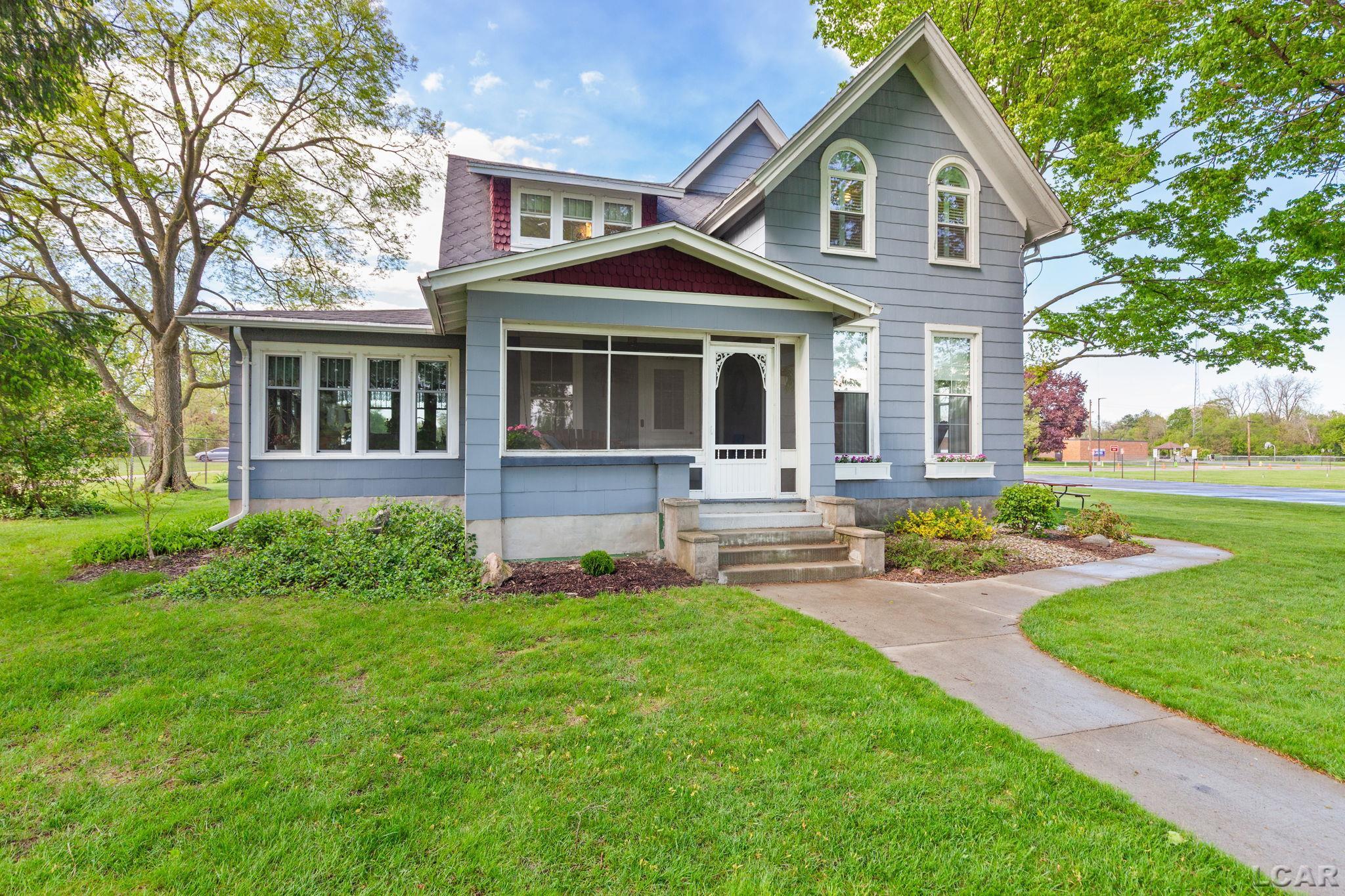 588 W Maple Avenue
