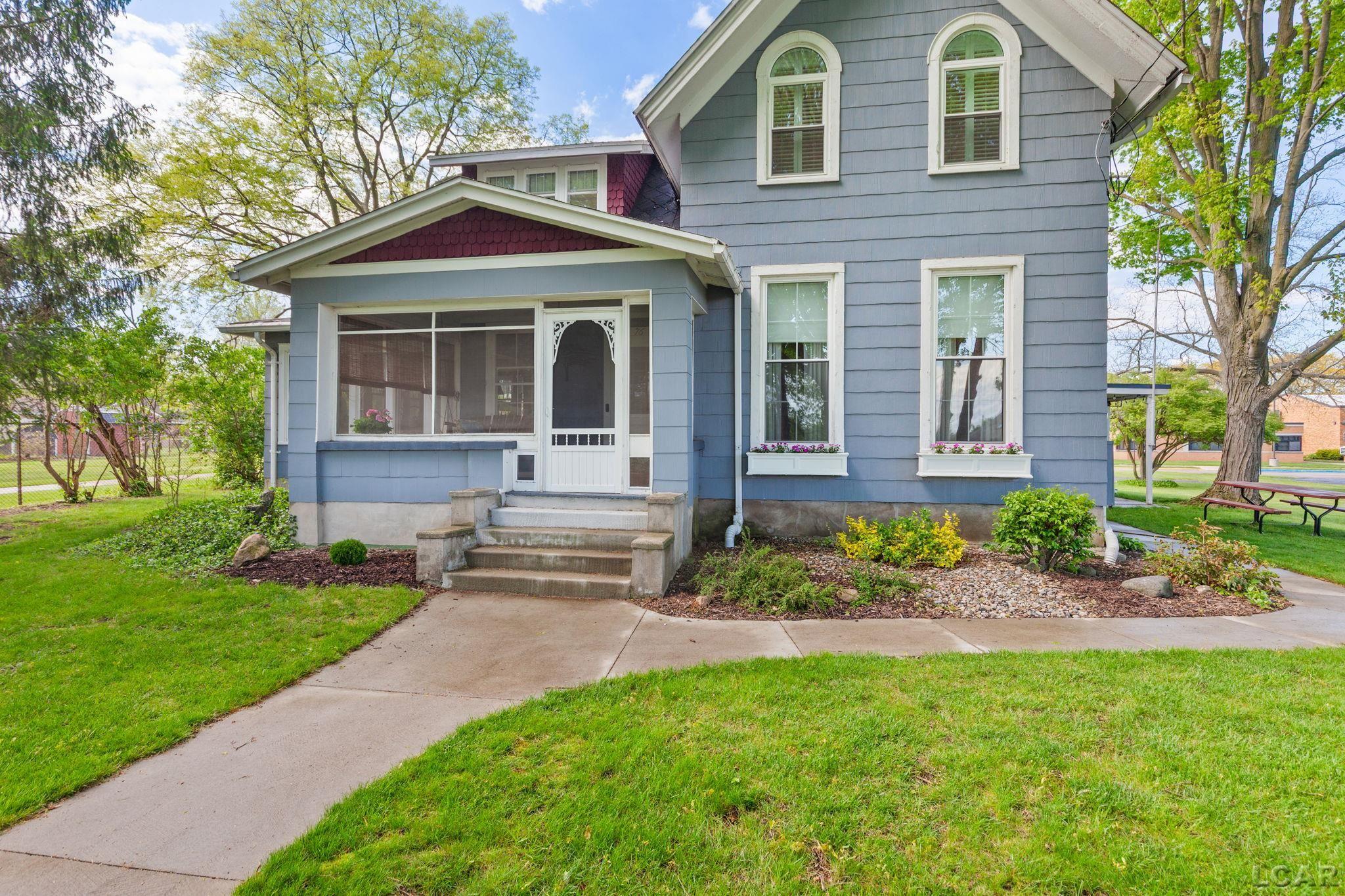 588 W Maple Avenue