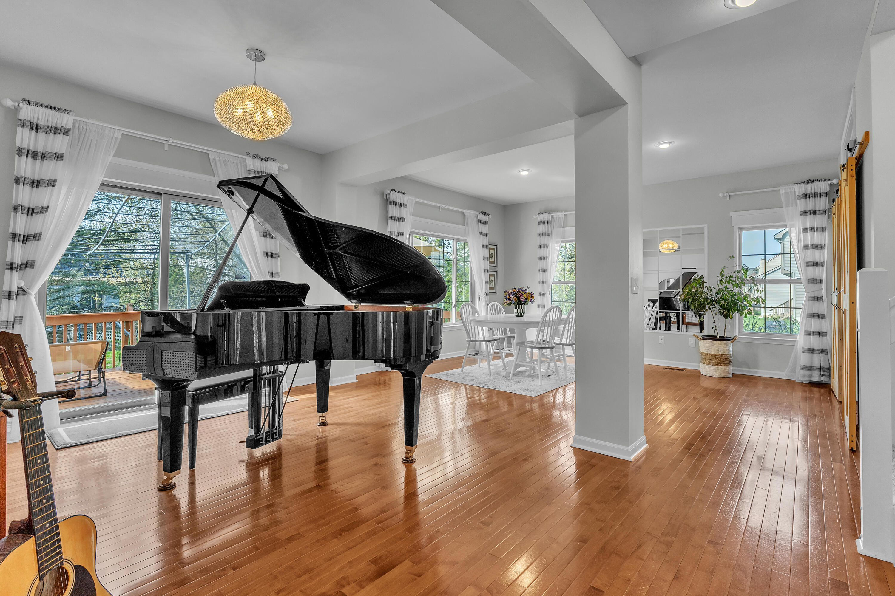 5861 Villa France Avenue