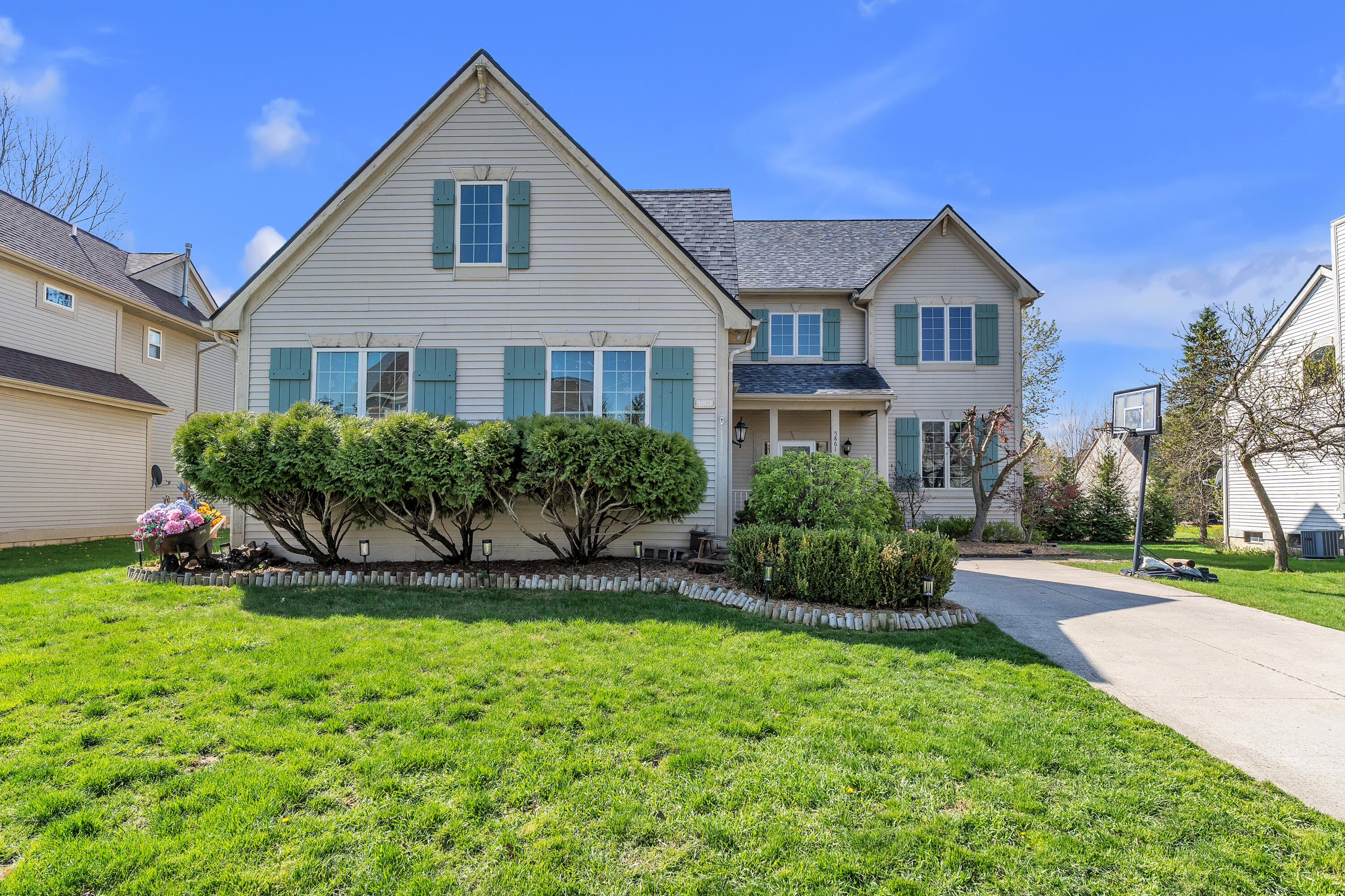 5861 Villa France Avenue