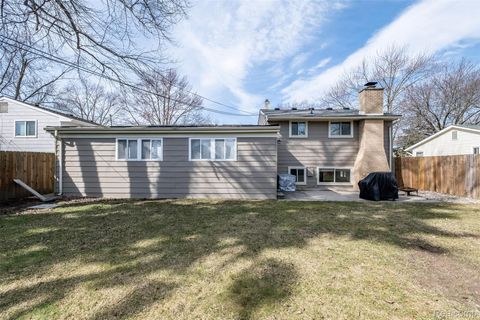 Tiny photo for 39856 Parklawn Drive, Sterling Heights City, MI 48313 (MLS # 20261015848)