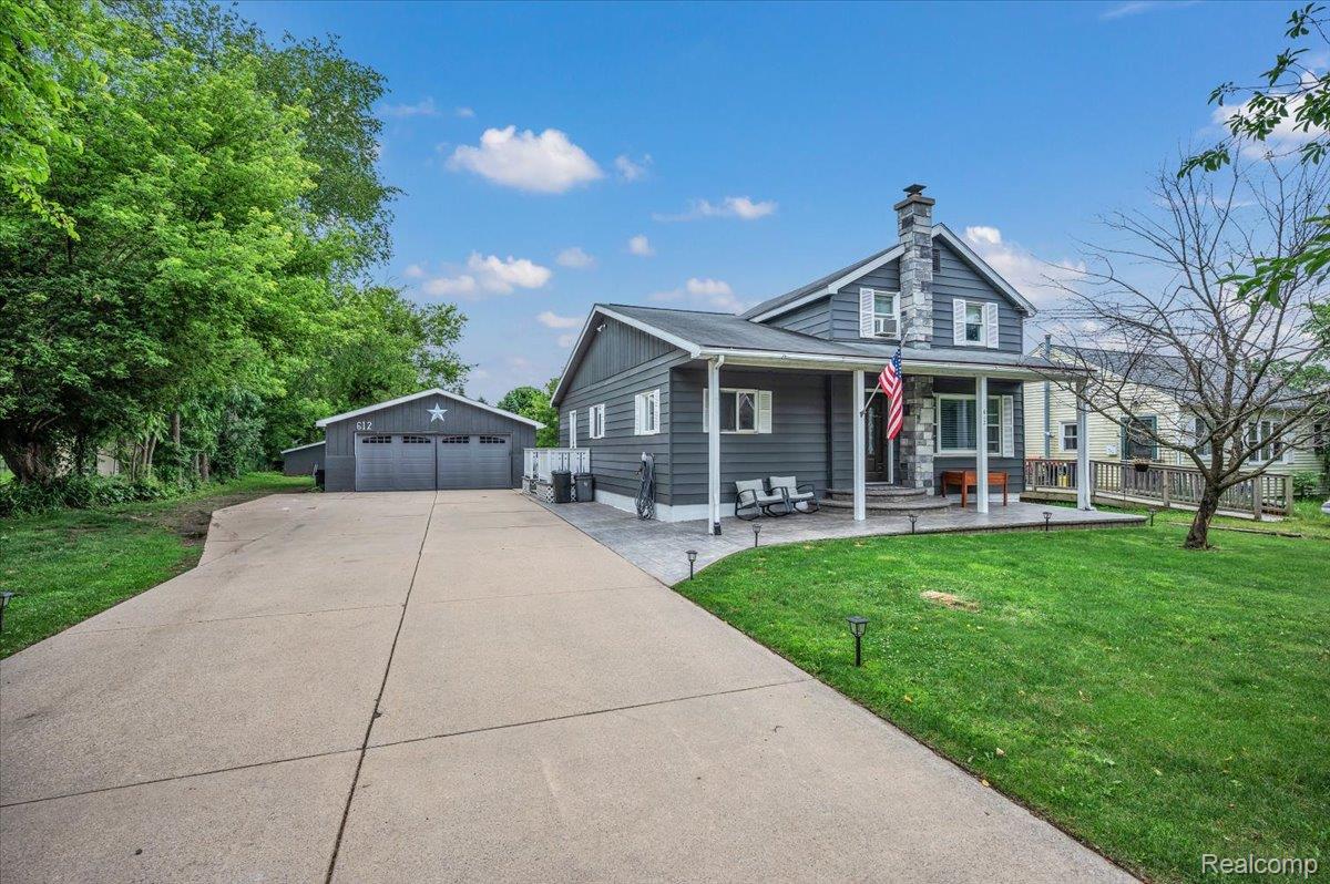 612 N BLACKS CORNERS Road