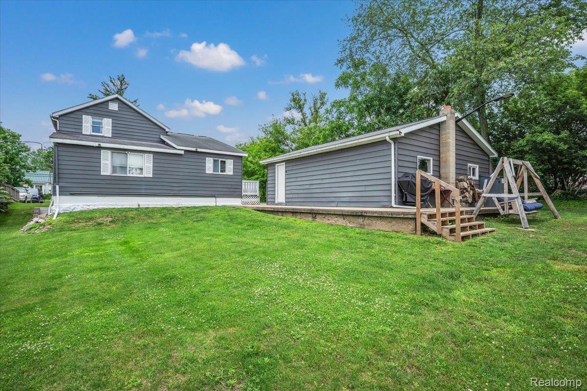 612 N BLACKS CORNERS Road