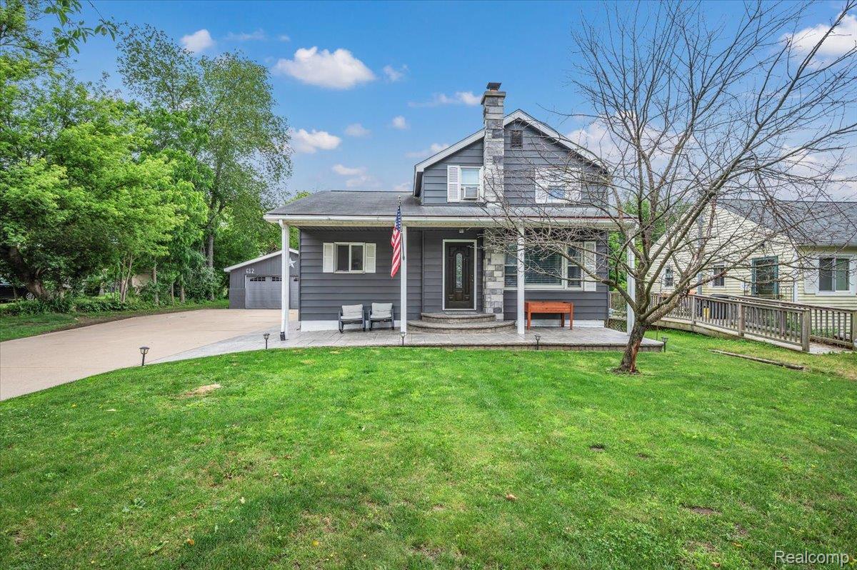 612 N BLACKS CORNERS Road