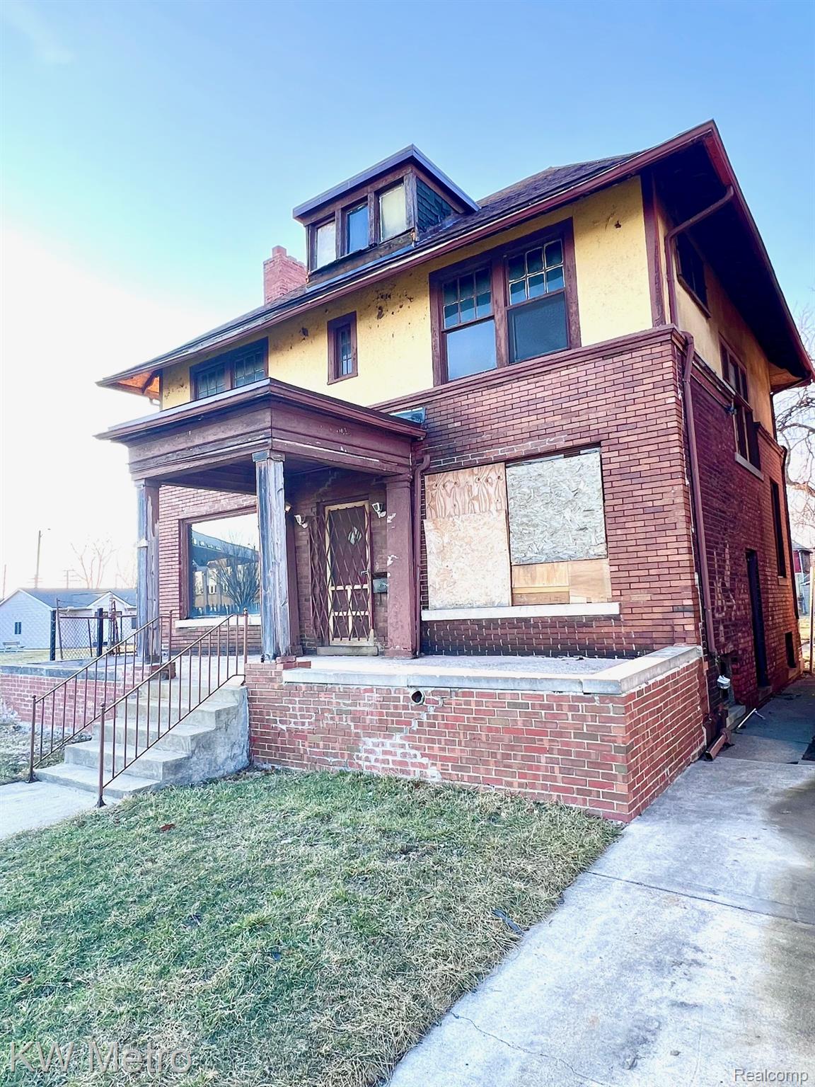 2101 W Grand Boulevard