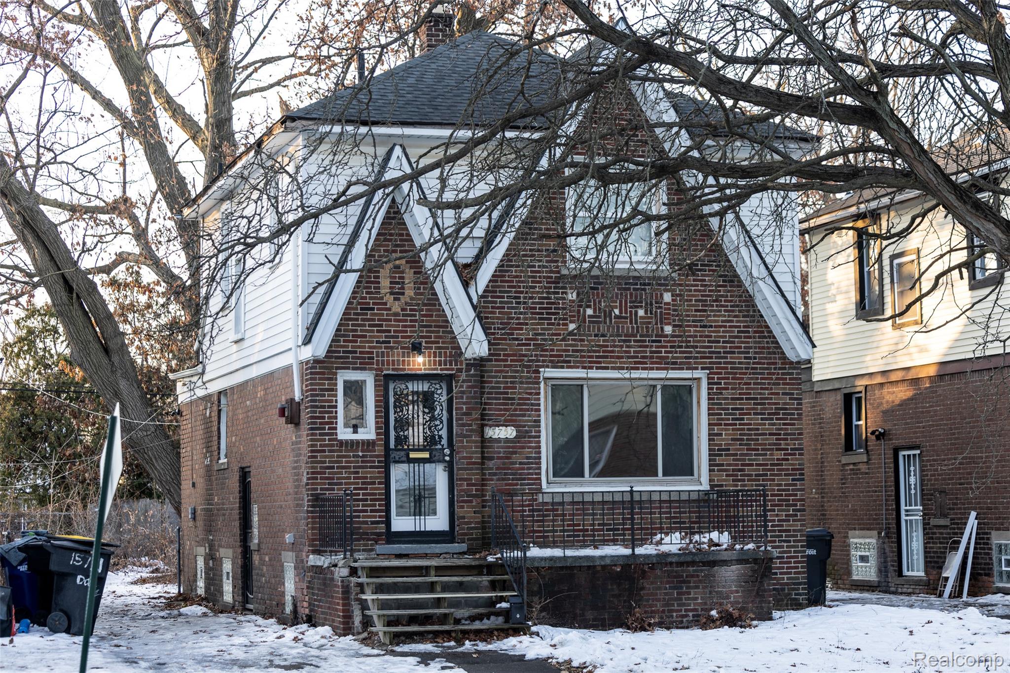 15757 Stansbury Street