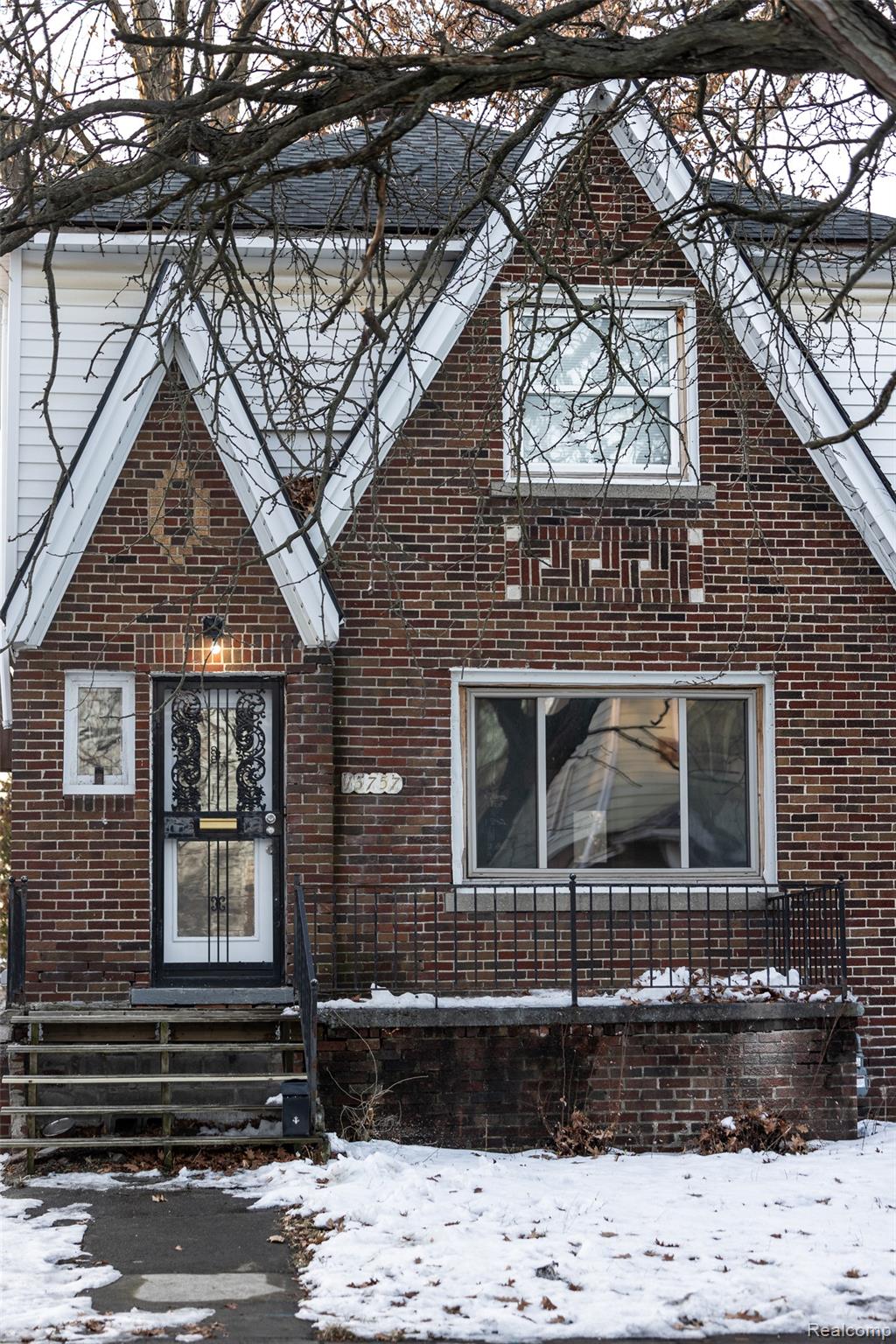 15757 Stansbury Street