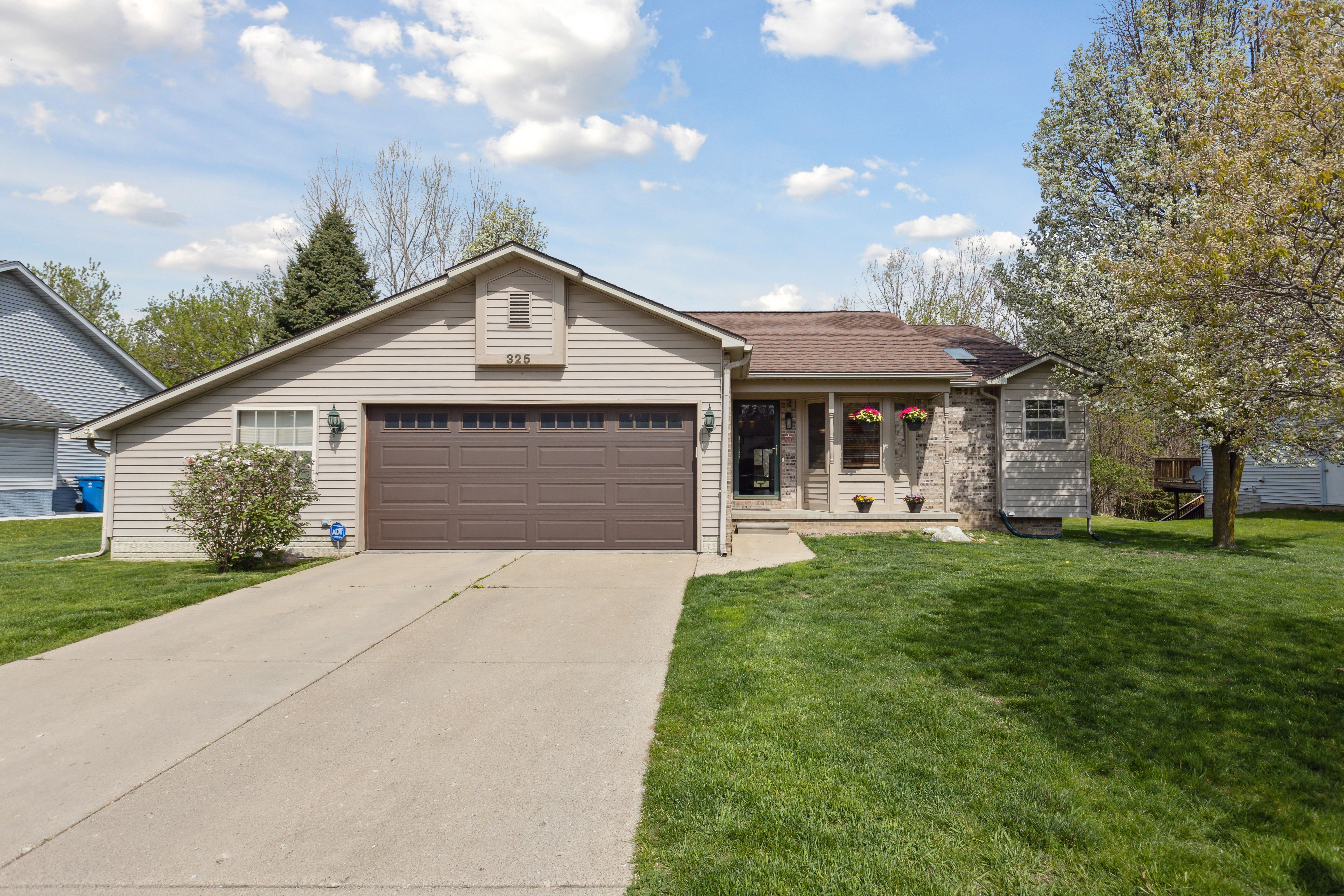 325 PINE VALLEY Court
