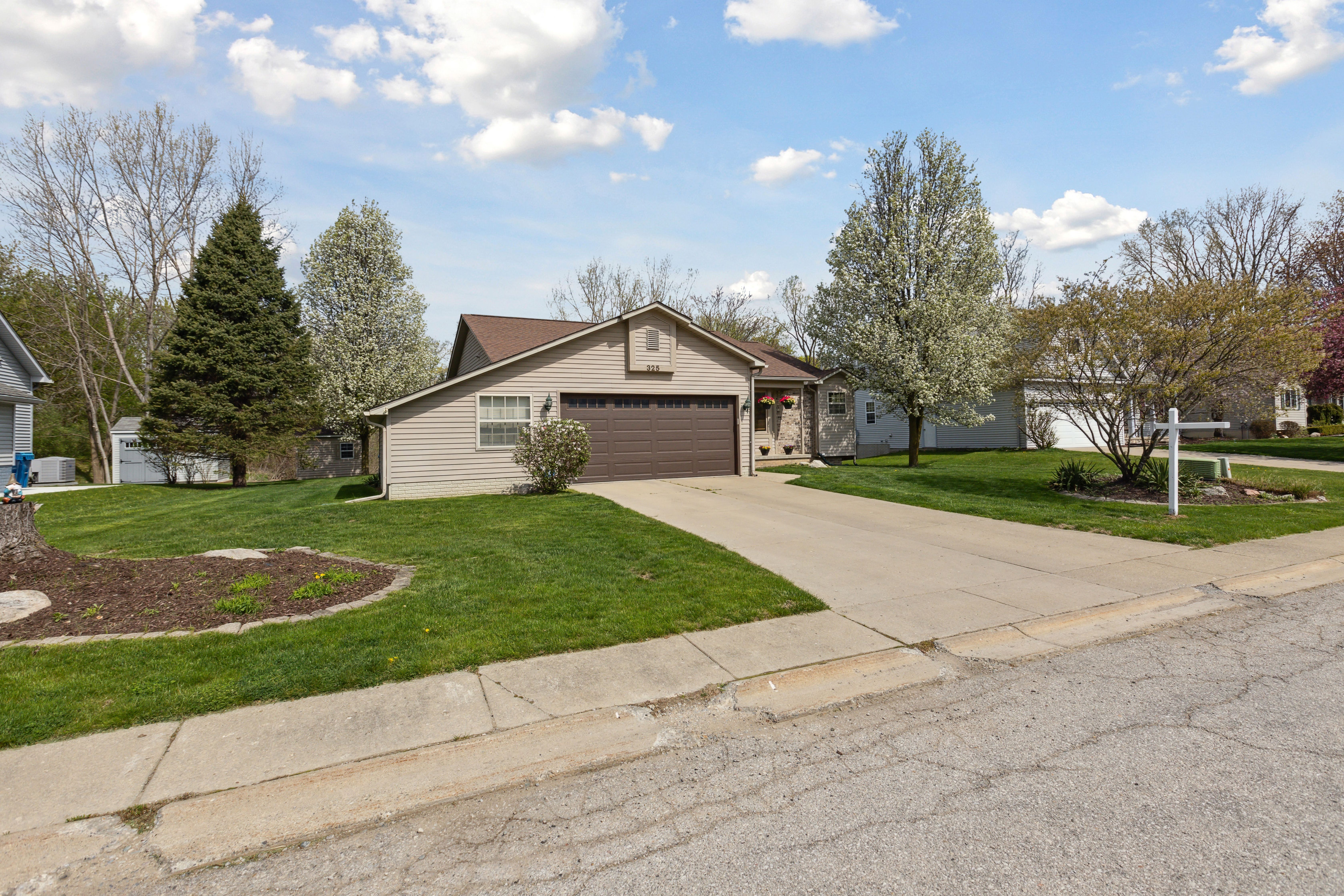 325 PINE VALLEY Court