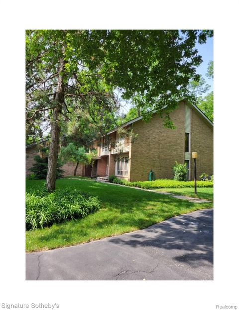26311 W 14 Mile Road Franklin Village MI 48025