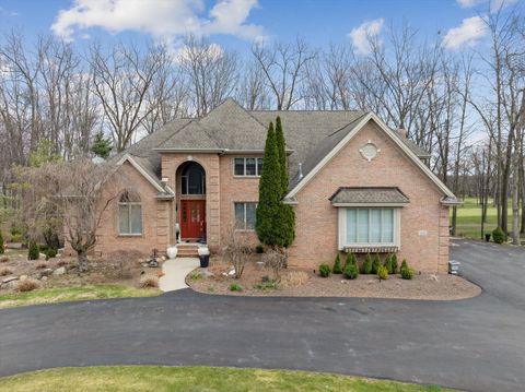1449 GLENEAGLES Highland Charter Township MI 48357