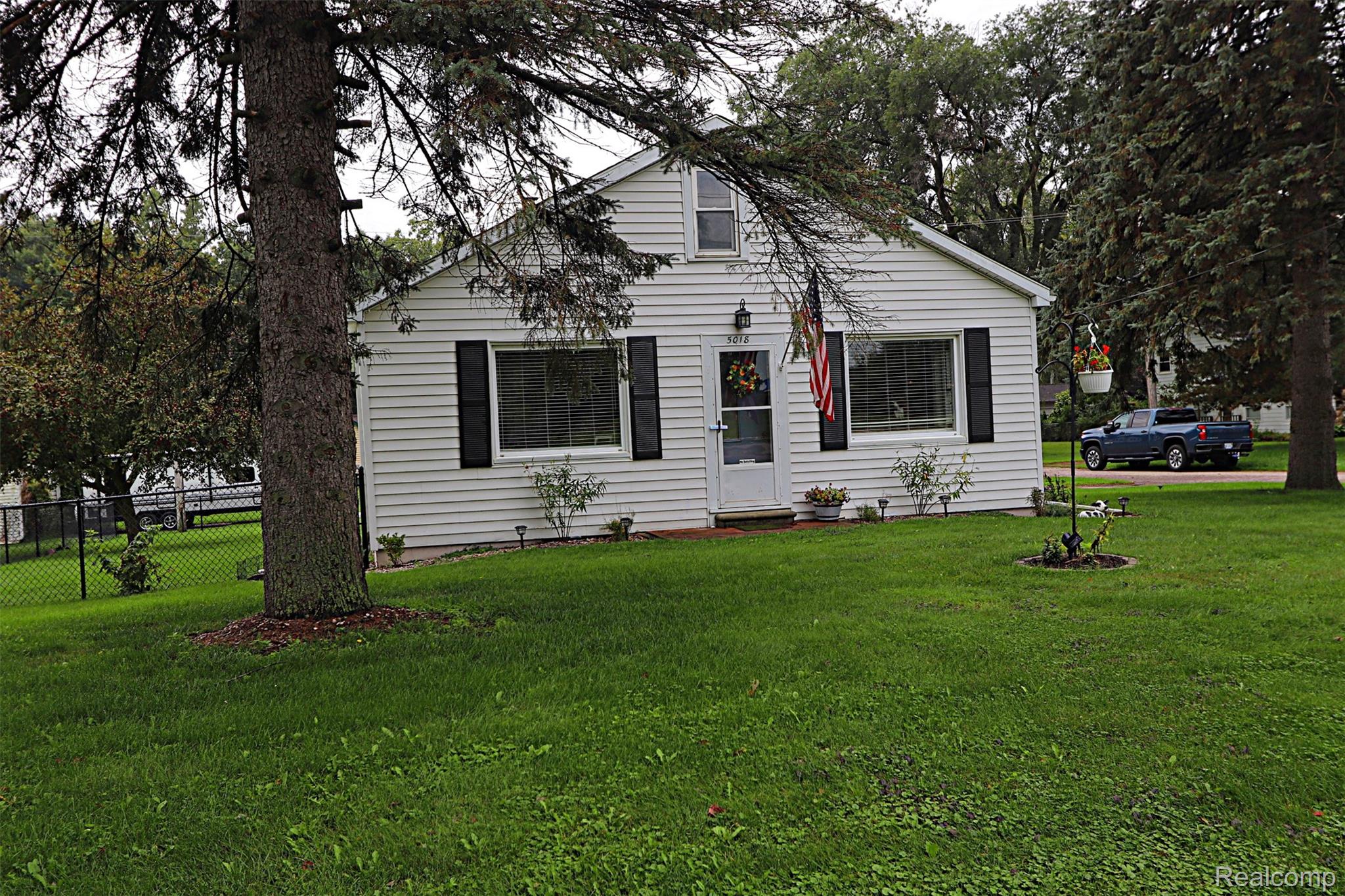 5018 E Grand River Road