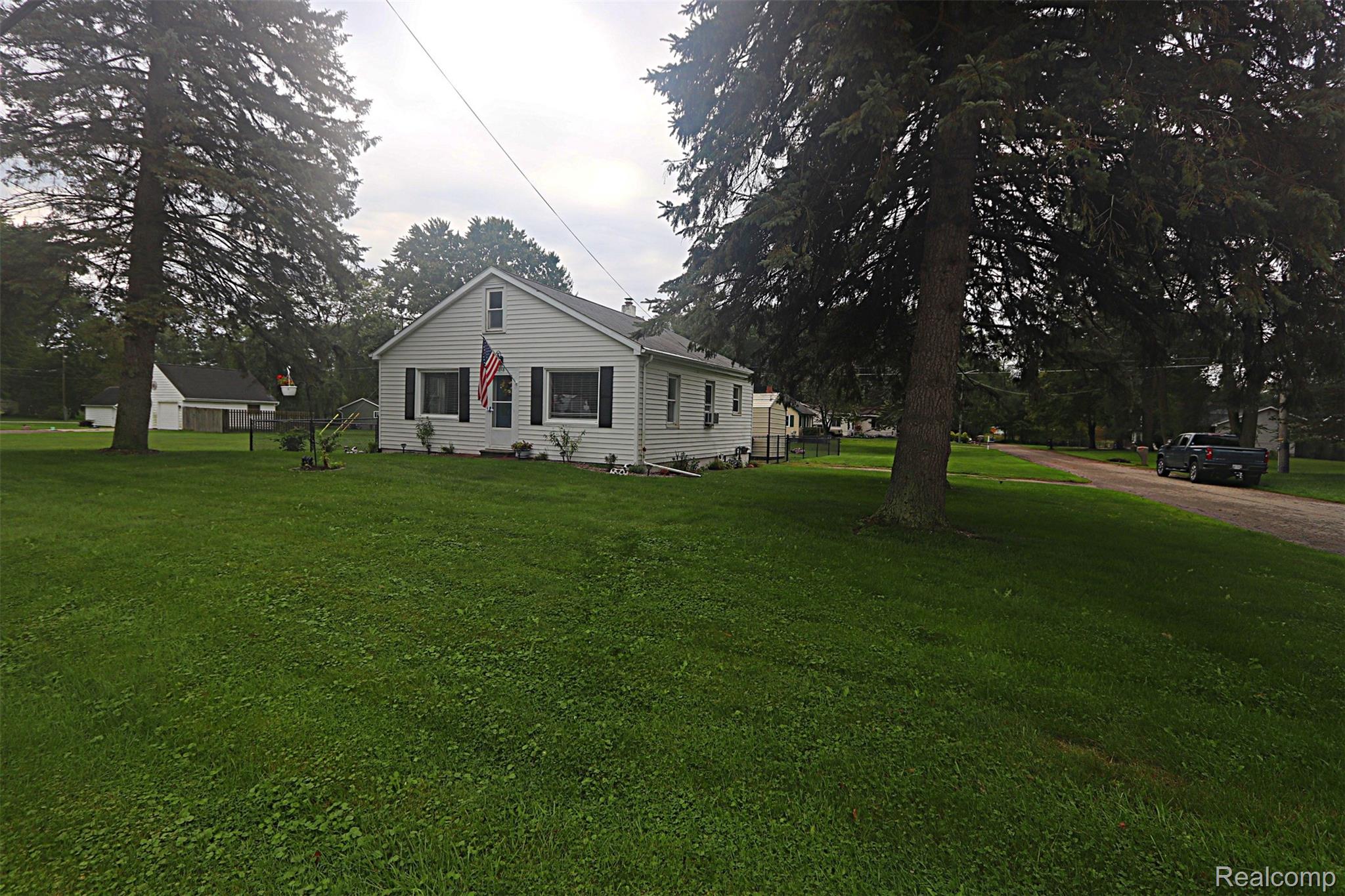 5018 E Grand River Road