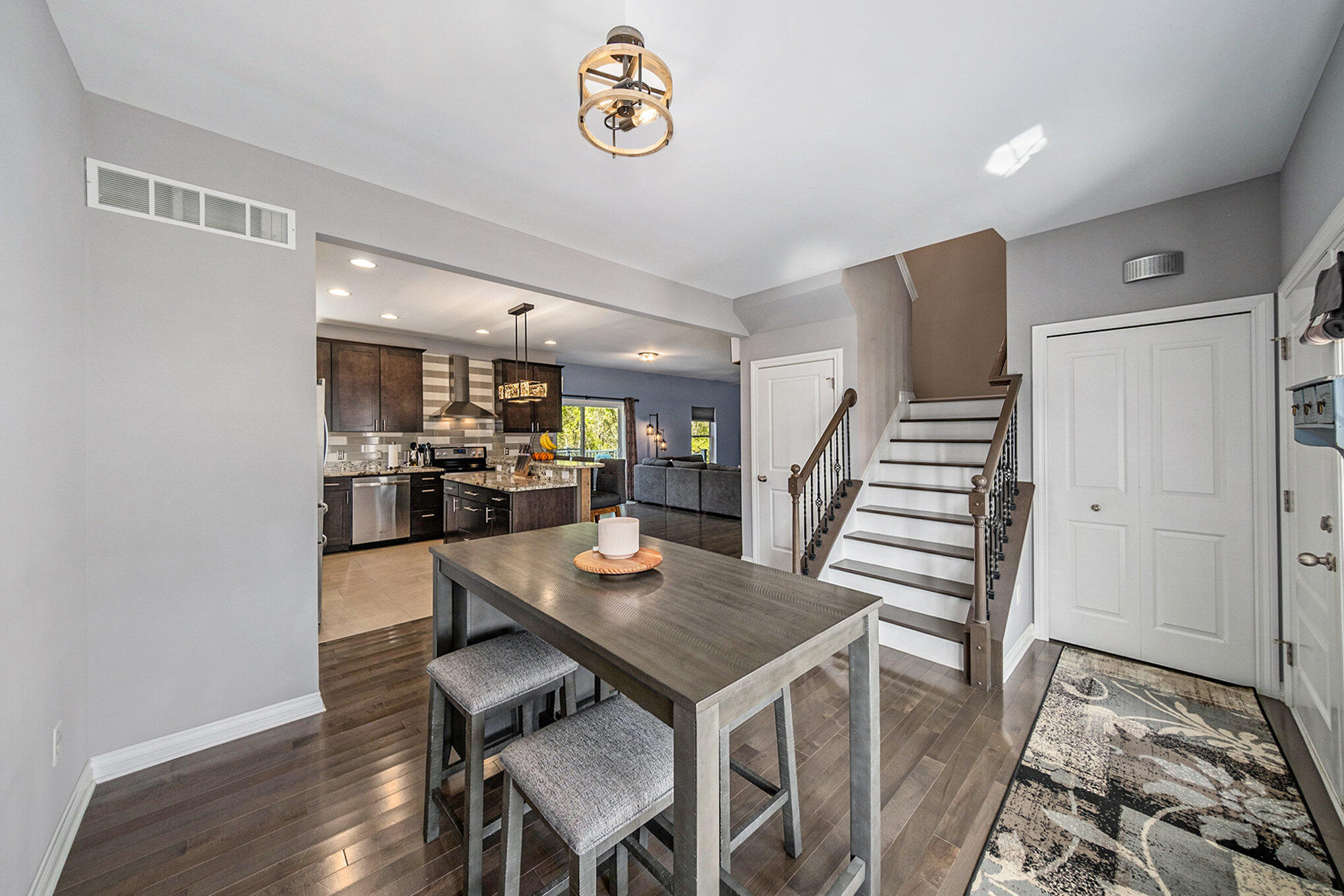 1462 Eisenhower Lane