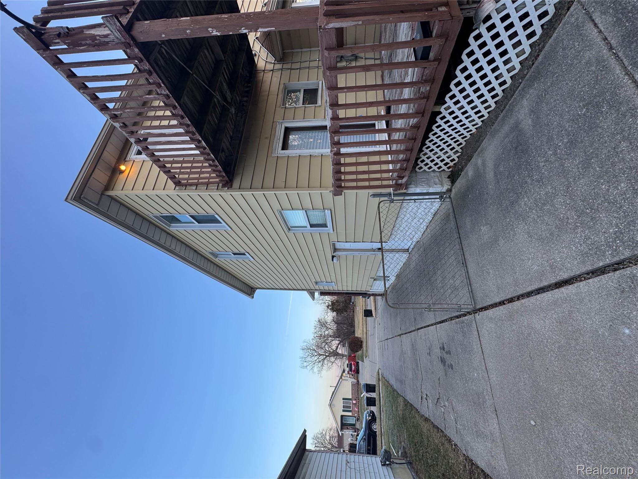 17530 Oakdale Street