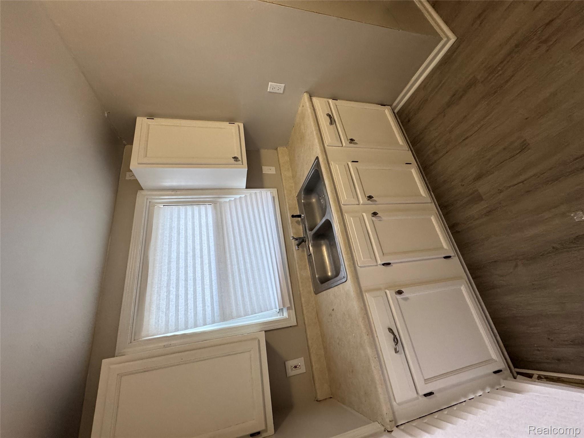 17530 Oakdale Street