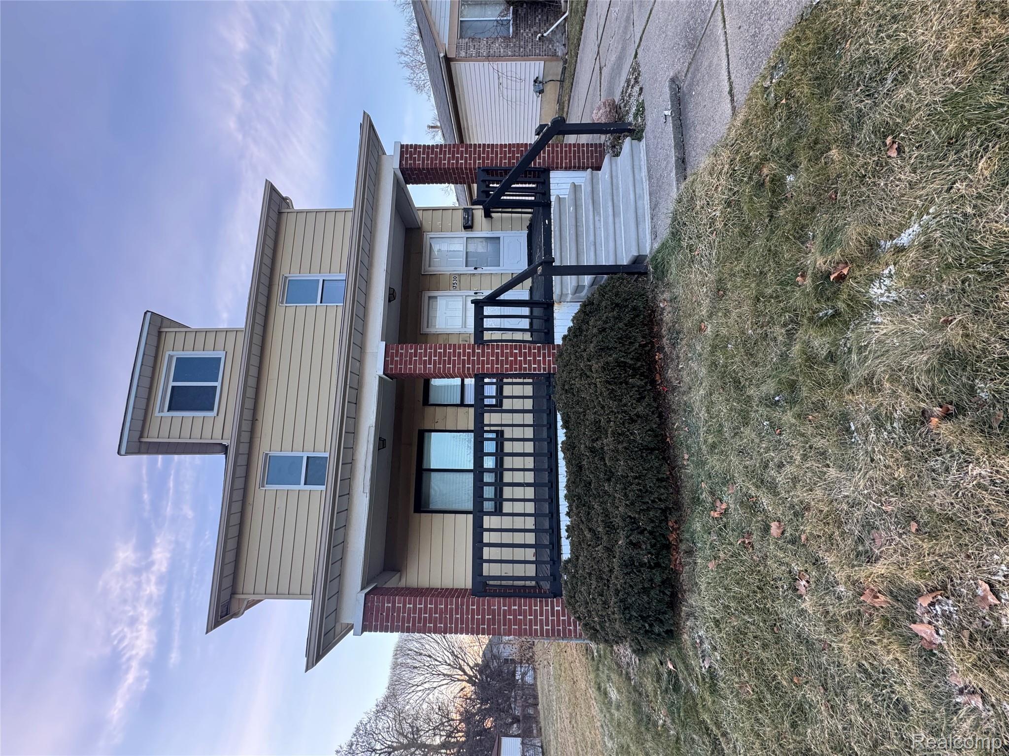 17530 Oakdale Street