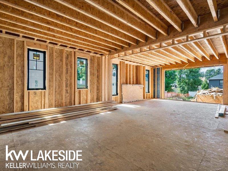 761 LOUNSBURY Avenue