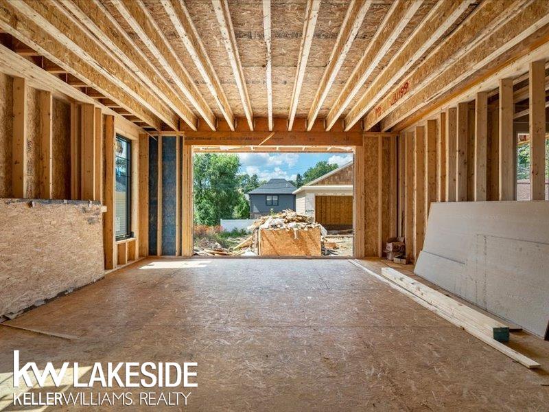 761 LOUNSBURY Avenue