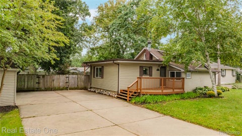 Photo of 8643 Hibbing Street, Commerce Charter Township, MI 48382 (MLS # 20261072963)
