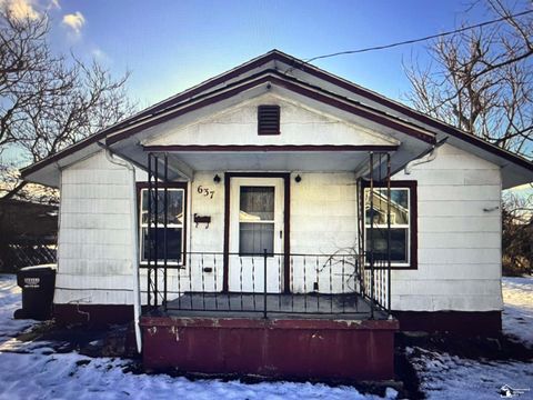 Photo of 637 W Beecher Street, Adrian City, MI 49221 (MLS # 57050196174)