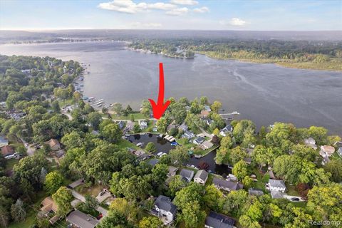 11637 Algonquin Drive Hamburg Township MI 48169