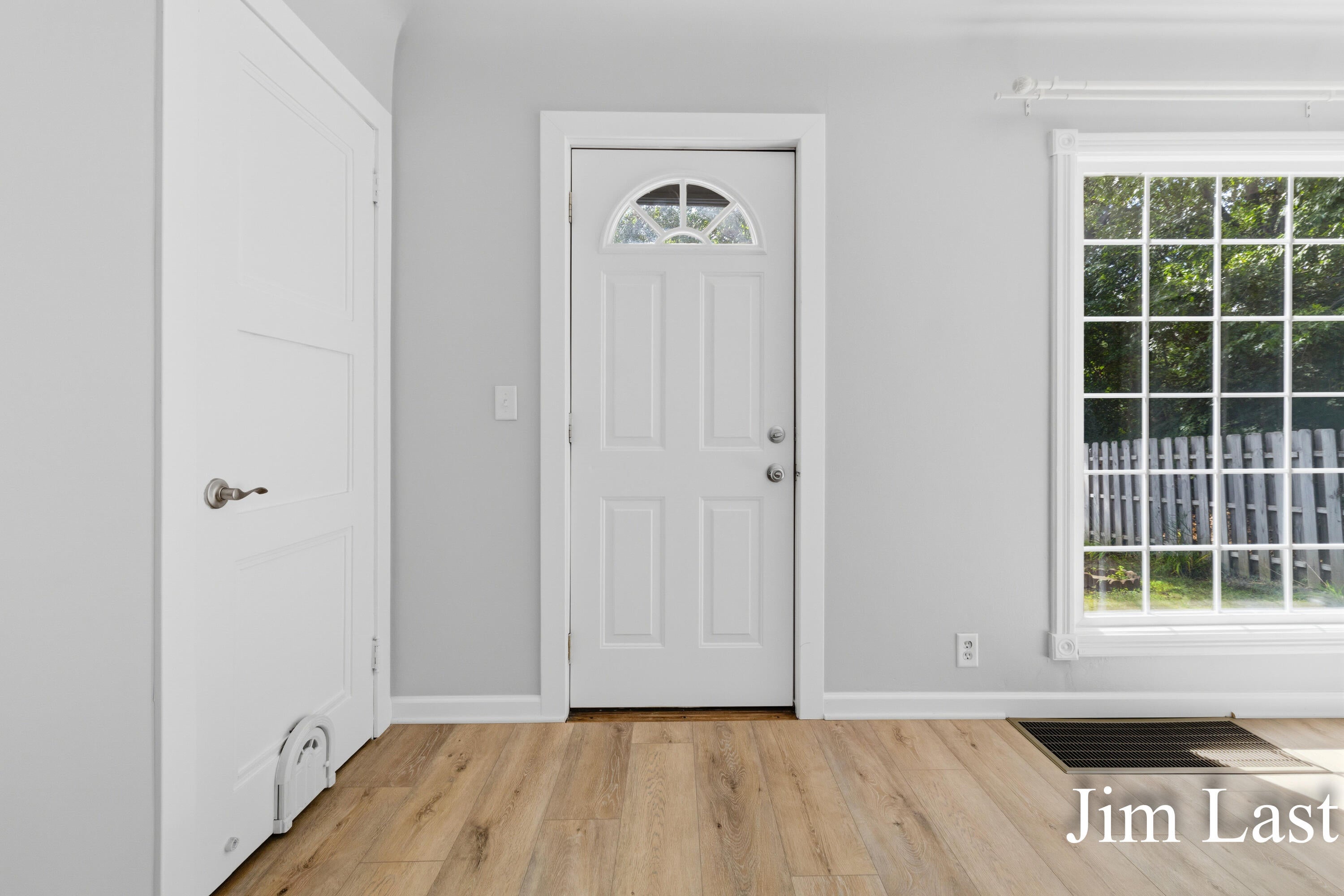 933 Barbara Street NW