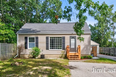 933 Barbara Street NW Walker City MI 49544