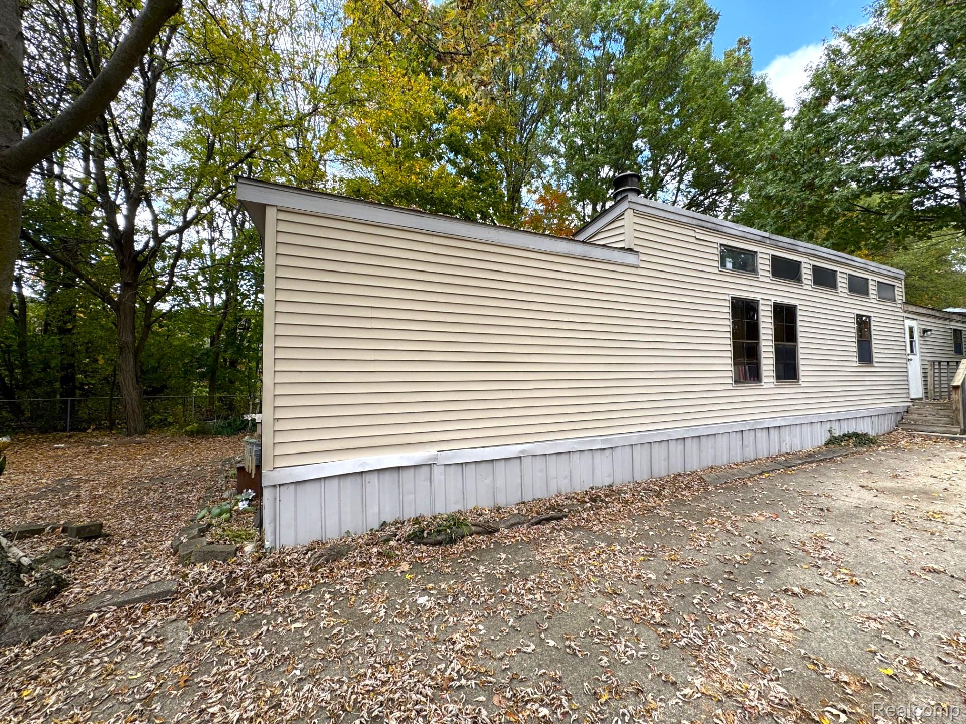 Macomb Township, Michigan 48044, United States, 2 Bedrooms Bedrooms, ,2 BathroomsBathrooms,Residential,Active,230932