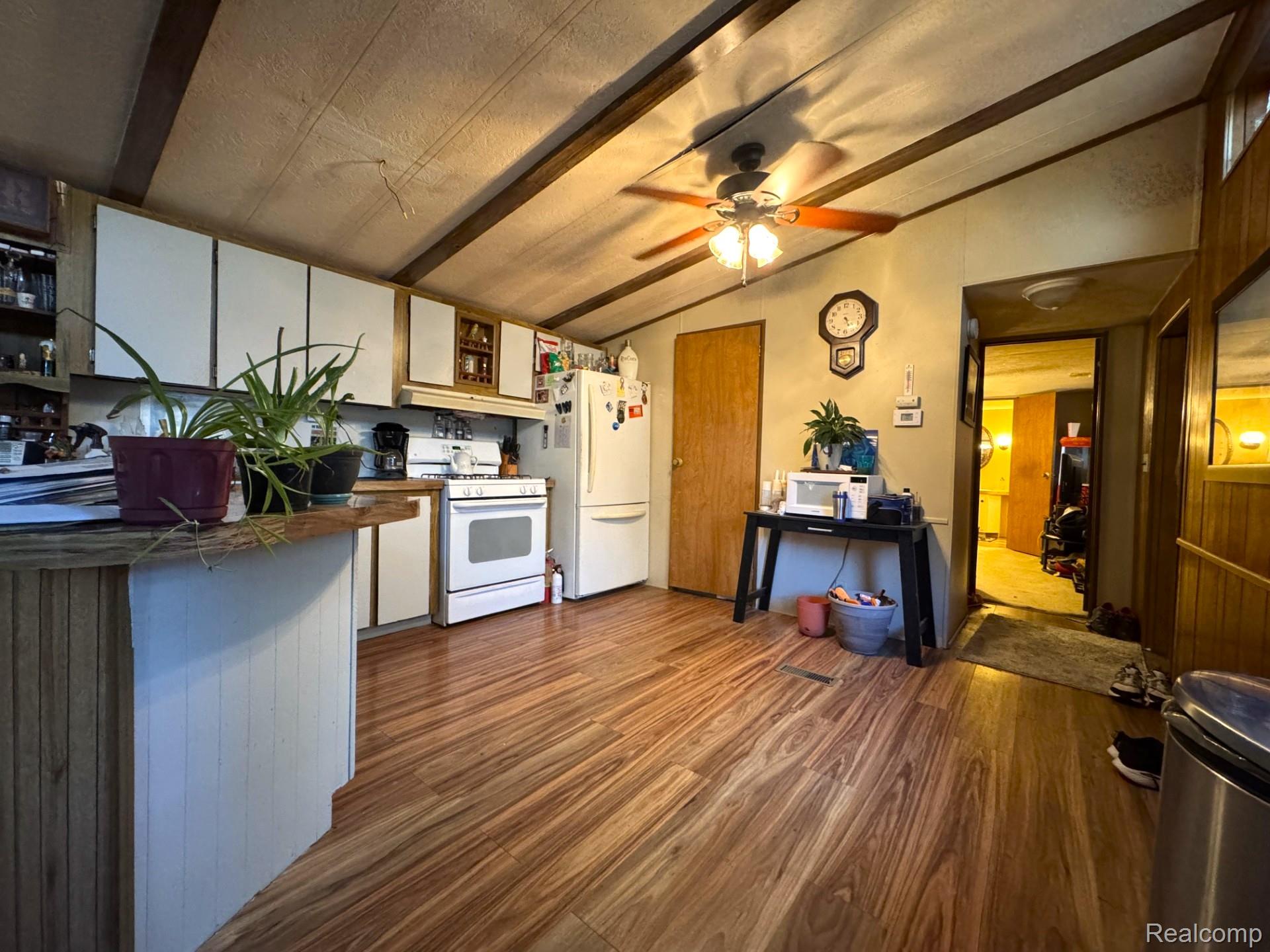 Macomb Township, Michigan 48044, United States, 2 Bedrooms Bedrooms, ,2 BathroomsBathrooms,Residential,Active,230932