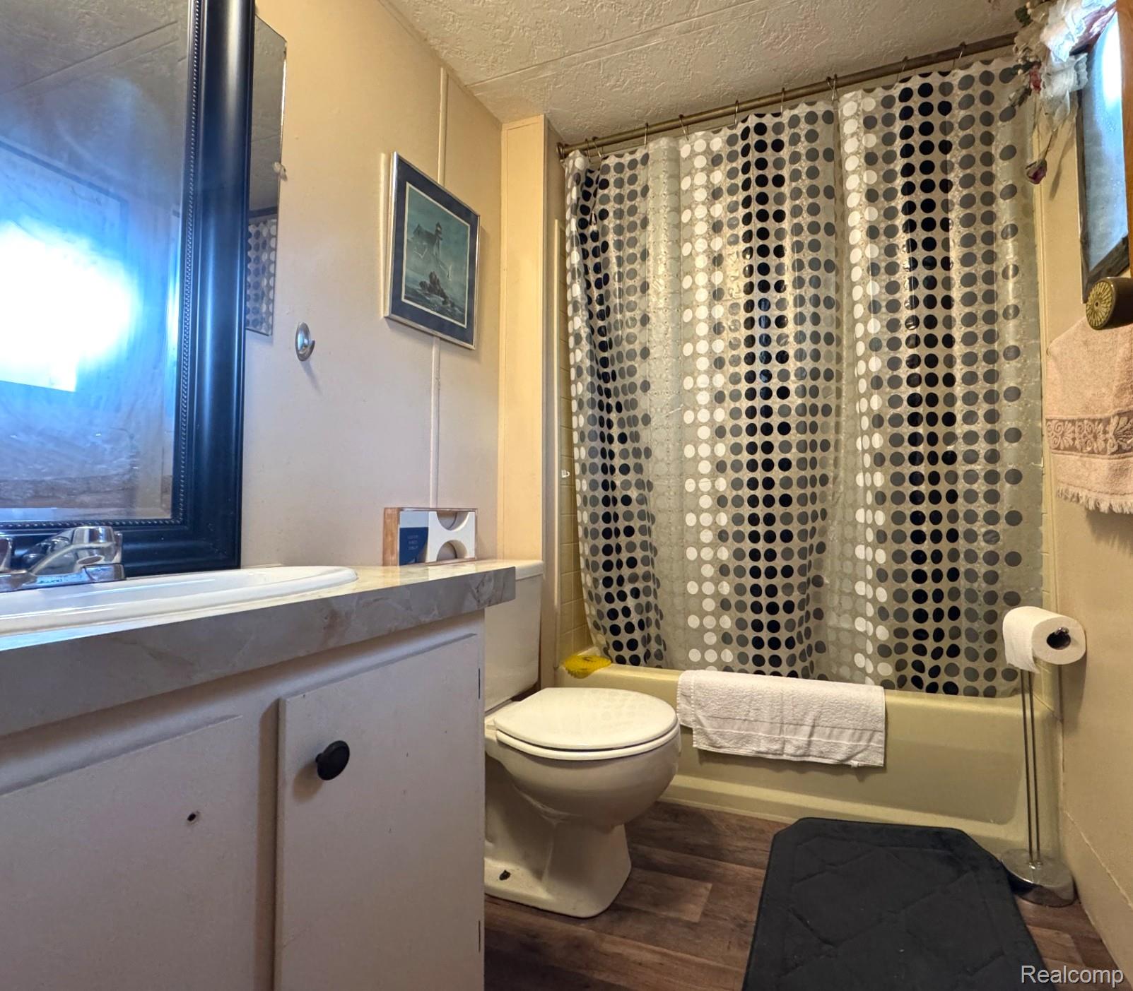 Macomb Township, Michigan 48044, United States, 2 Bedrooms Bedrooms, ,2 BathroomsBathrooms,Residential,Active,230932