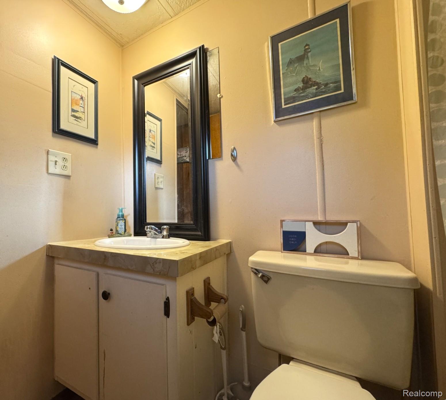 Macomb Township, Michigan 48044, United States, 2 Bedrooms Bedrooms, ,2 BathroomsBathrooms,Residential,Active,230932