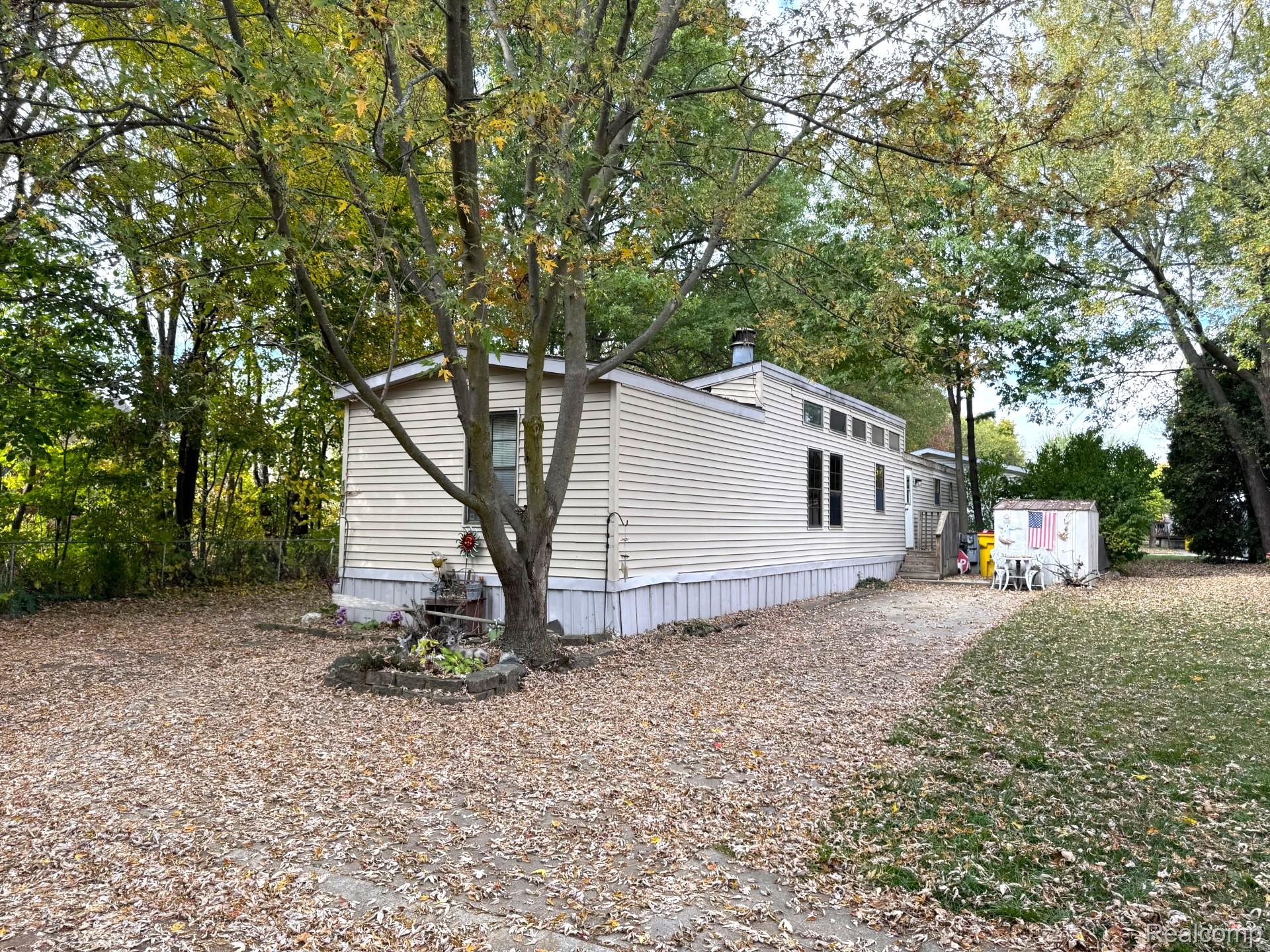 Macomb Township, Michigan 48044, United States, 2 Bedrooms Bedrooms, ,2 BathroomsBathrooms,Residential,Active,230932