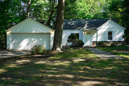 24300 Simmons Ave – Investment Home