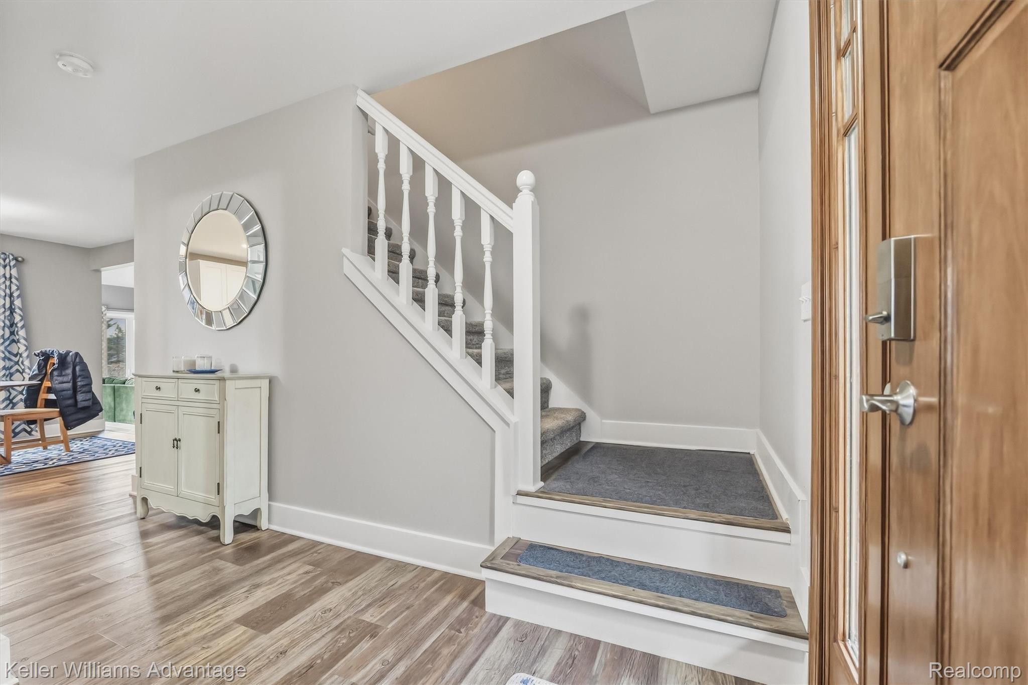 6385 Woodcrest Ridge