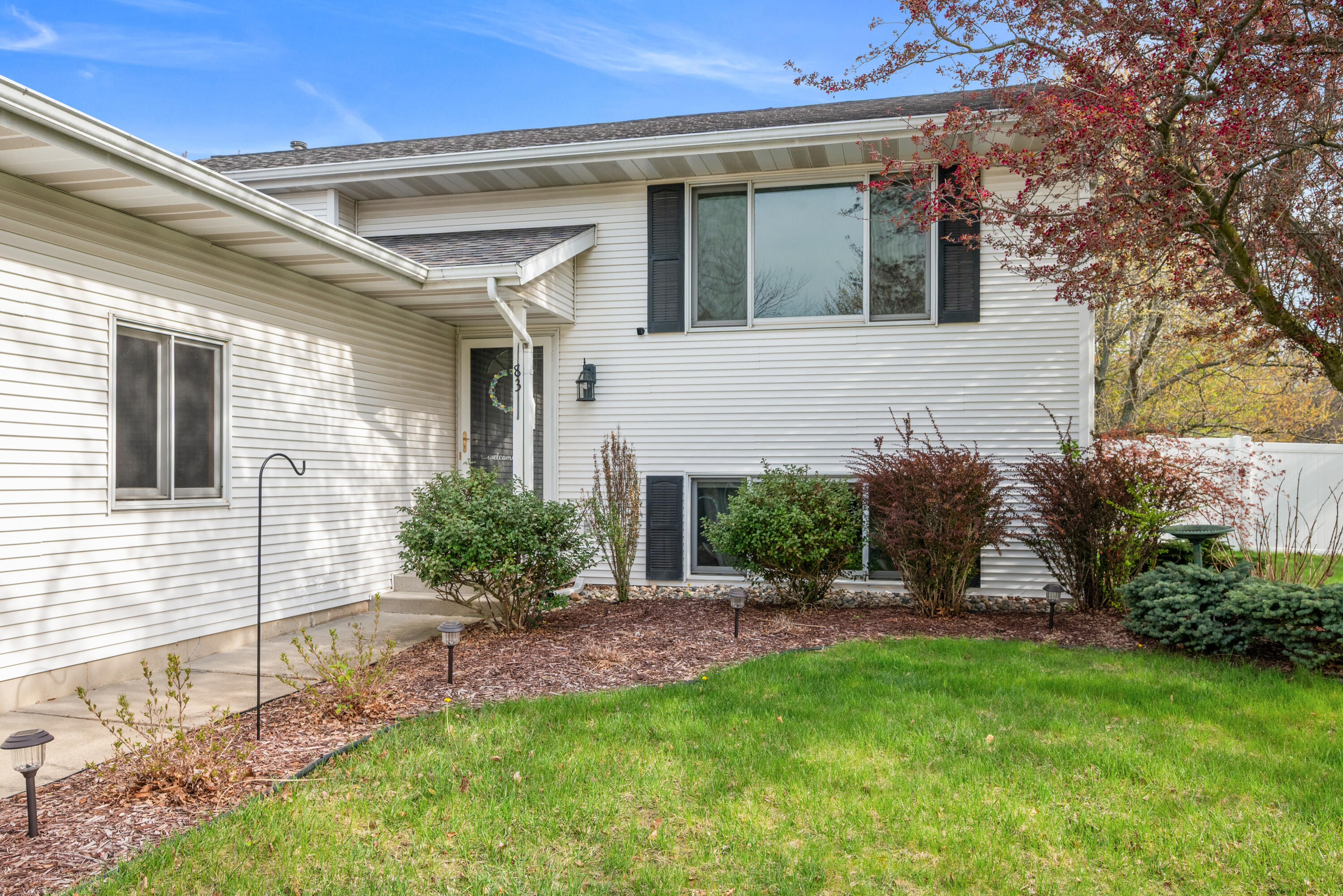 83 Windflower Street NE