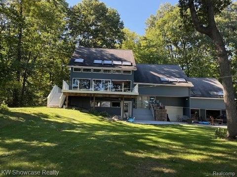 Photo of 10695 Oxbow Lakeshore Drive, White Lake Charter Township, MI 48386 (MLS # 20261077712)