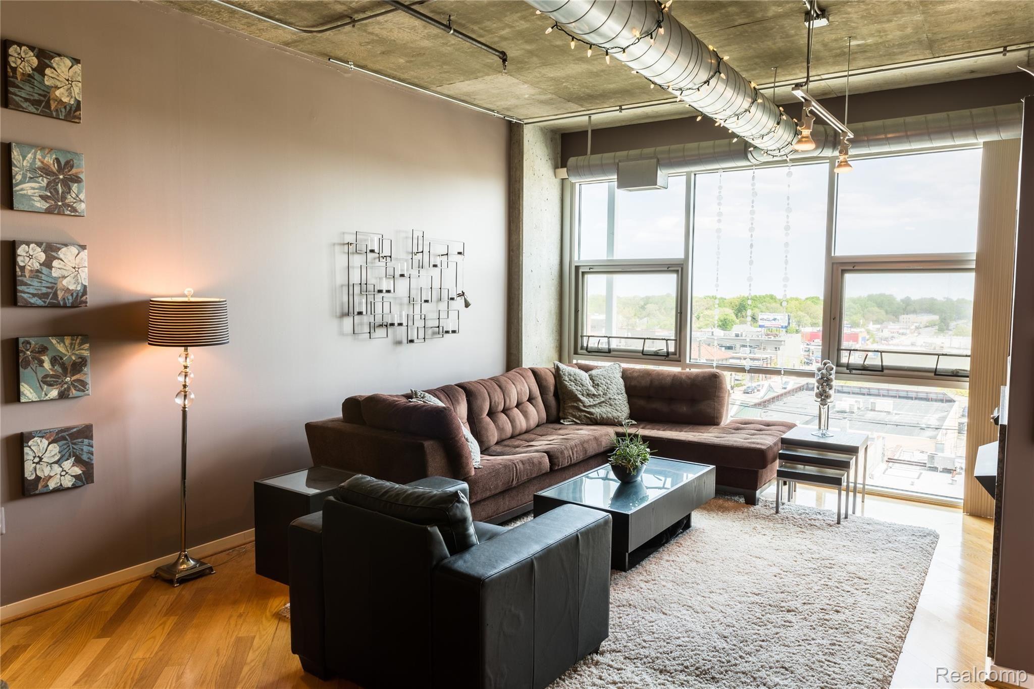 100 W 5th Street
