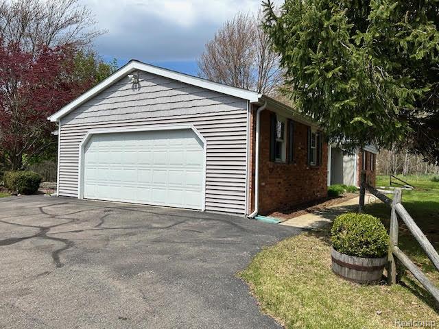 4305 N Hickory Ridge Road