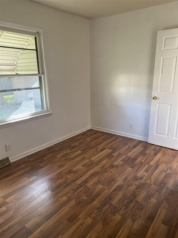 833 W Atherton Road